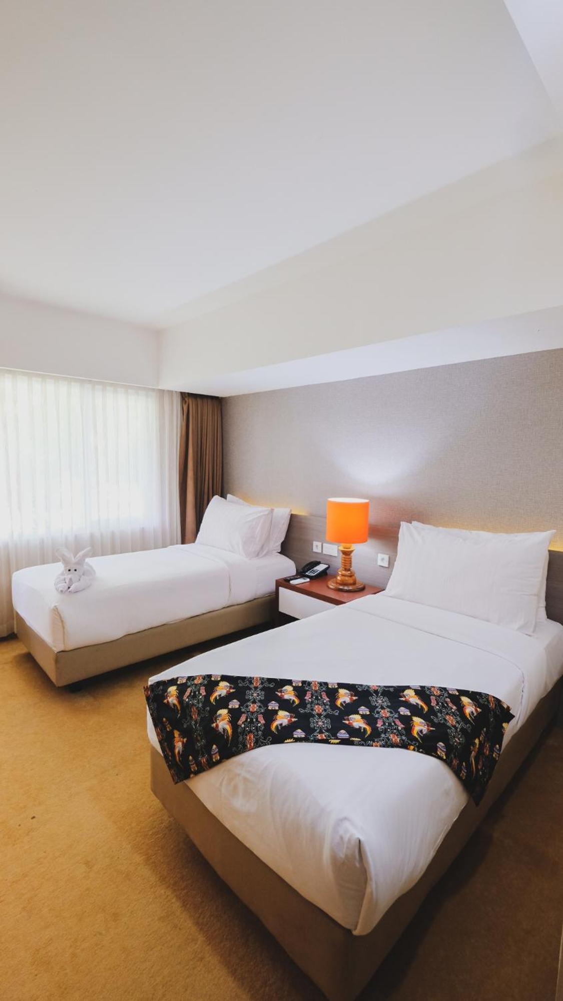 Suni Garden Lake Hotel&Resort Jayapura Exterior foto